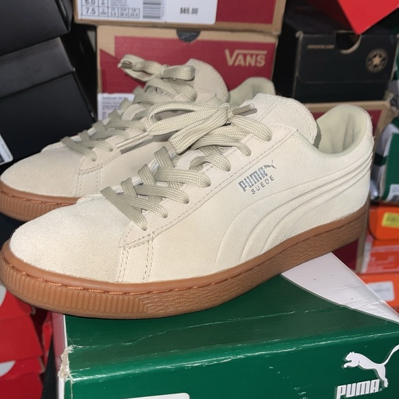 Gradeschool Puma Suede Taupe/Beige Size 5.5 Kids - Picture 3 of 4